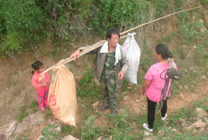 交通院学子“无车日”走上街头 倡导绿色出行低碳生活|ky开元集团(图2) KY开元集团官网